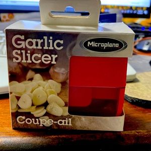 Garlic slicer by Microplane